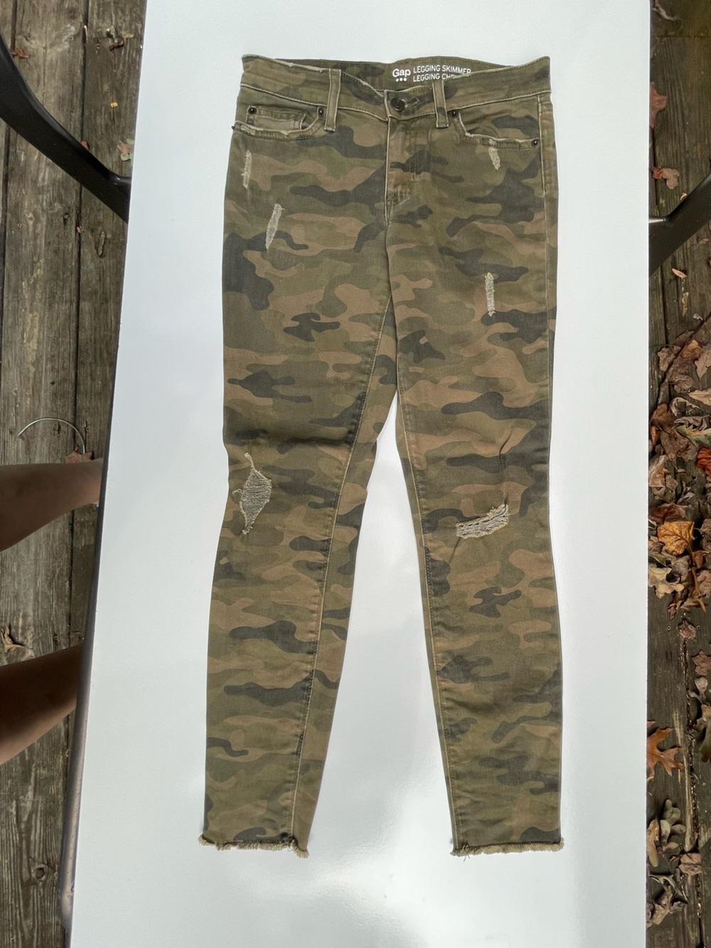 Gap Mid-Rise Camo Green Legging Skimmer Jeans Size 25 Distressed  no stains no r